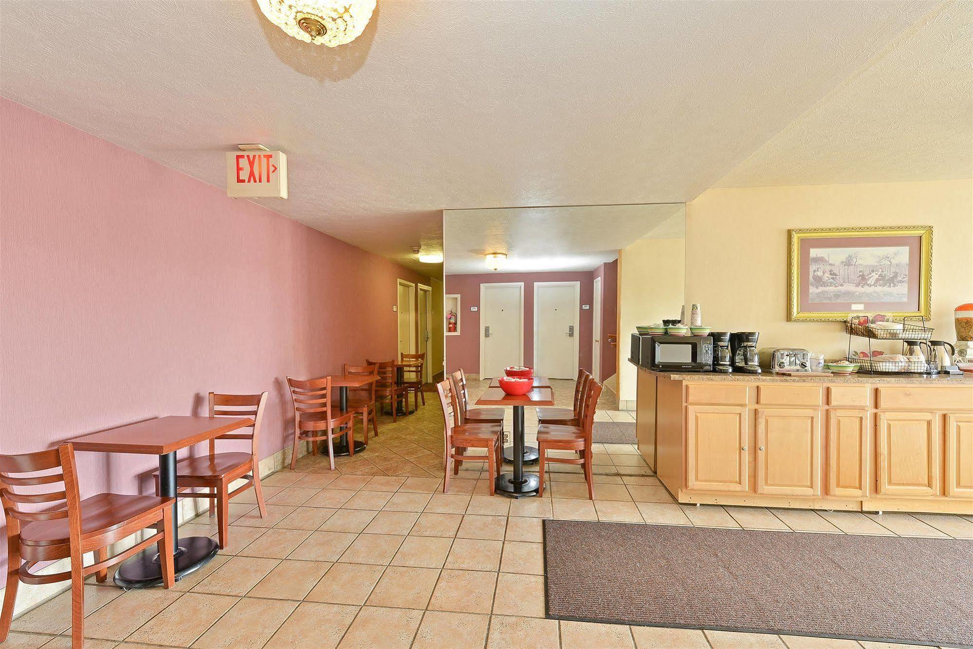 Americas Best Value Inn Ashtabula/Austinburg Exterior foto