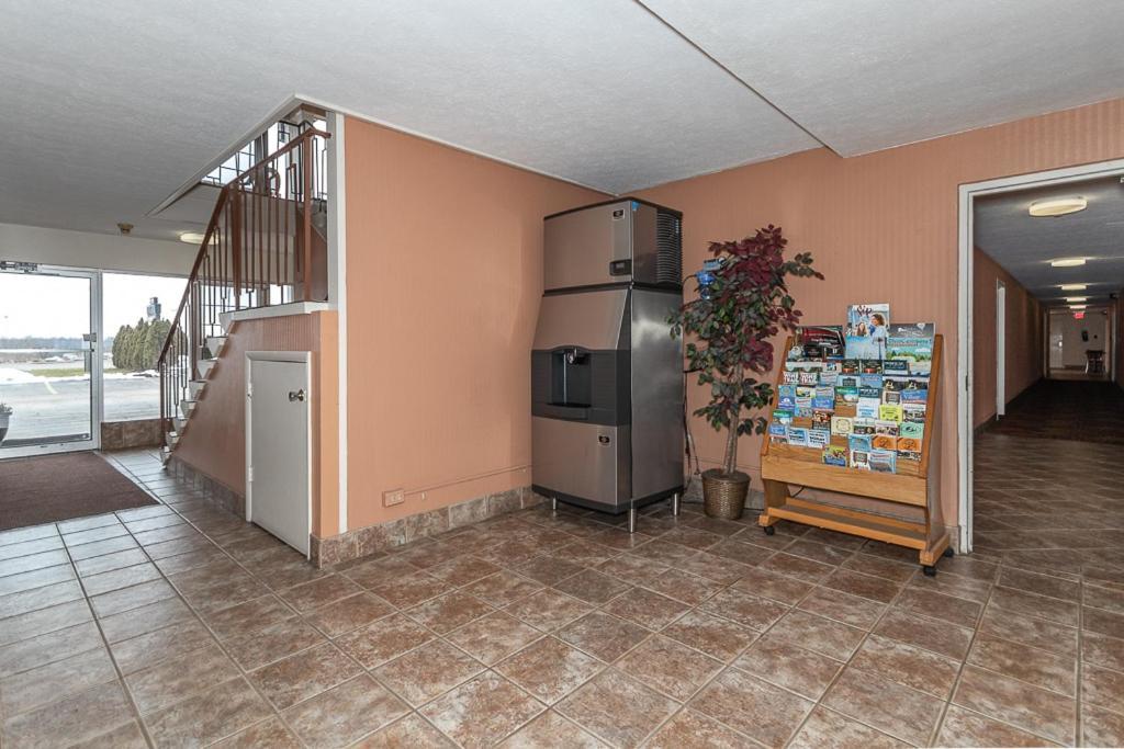 Americas Best Value Inn Ashtabula/Austinburg Exterior foto